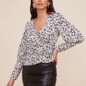 ASTR ditsy floral long sleeve surplice wrap top - Small